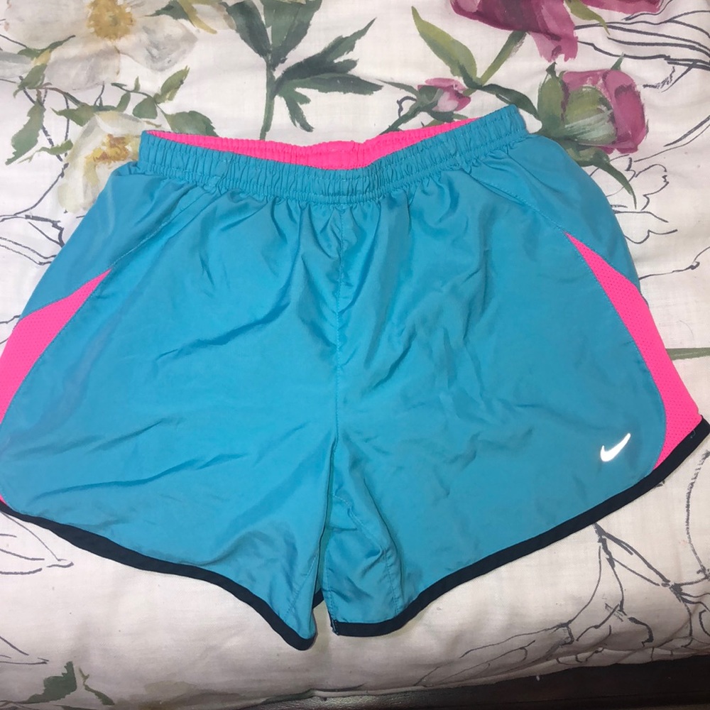 NIKE SHORTS